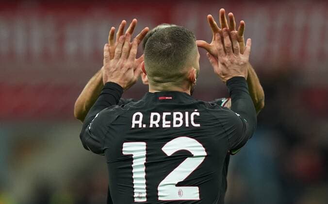 Sport Bilder des Tages Fußball, AC Mailand - AC Florenz Foto Spada LaPresse 13 novembre 2022 - Milano , Italia - calcio - Milan vs Fiorentina Campionato italiano di calcio Serie A TIM 2022 2023 - Stadio San Siro. Nella foto: esultanza dopo autogol Nikola Milenkovic (Fiorentina) ; 2-1 , Olivier Giroud (A.c. Milan); Ante Rebic (A.c. Milan); November 13 , 2022 Milan , Italy - sport, calcio - Milan vs Fiorentina - Serie A Football Championship 2022 2023 - San Siro Stadium . In the pic celebrates after own goal Nikola Milenkovic (Fiorentina); 2-1, Olivier Giroud (A.c. Milan); Ante Rebic (A.c. Milan);  Copyright: xSpada LaPressex