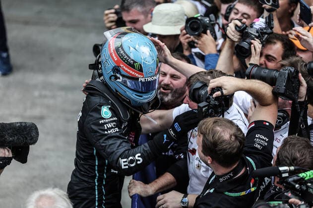 RUSSELL George (gbr), Mercedes AMG F1 Team W13, portrait celebrates his first victory during the Formula 1 Heineken Grande Premio de Sao Paulo 2022, Sao Paulo Grand Prix Grand Prix 2022, 21st round of the 2022 FIA Formula One World Championship, WM, Weltmeisterschaft from November 11 to 13, 2022 on the Interlagos Circuit, in Sao Paulo, Brazil - F1 - SAO PAULO GRAND PRIX 2022 - RACE DPPI Panoramic  G00D6145 copie