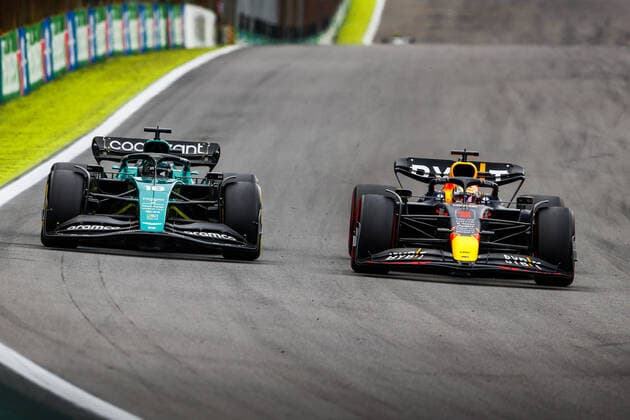 18 STROLL Lance (can), Aston Martin F1 Team AMR22, 01 VERSTAPPEN Max (nld), Red Bull Racing RB18, action during the Formula 1 Heineken Grande Premio de Sao Paulo 2022, Sao Paulo Grand Prix Grand Prix 2022, 21st round of the 2022 FIA Formula One World Championship, WM, Weltmeisterschaft from November 11 to 13, 2022 on the Interlagos Circuit, in Sao Paulo, Brazil - F1 - SAO PAULO GRAND PRIX 2022 - RACE DPPI Panoramic  00122048__V2_1686