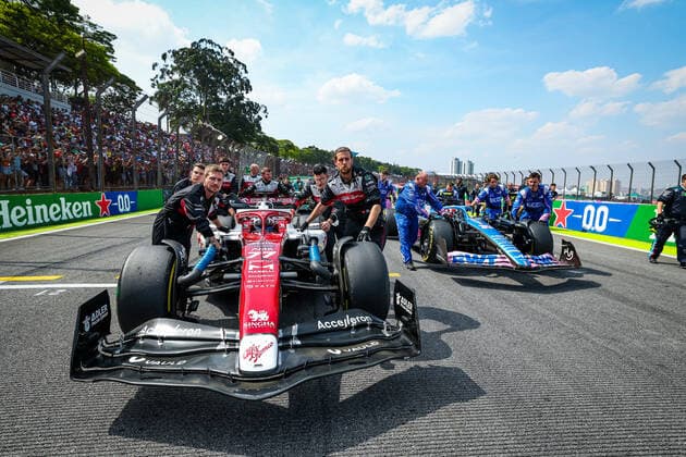 77 BOTTAS Valtteri (fin), Alfa Romeo F1 Team ORLEN C42, starting grid during the Formula 1 Heineken Grande Premio de Sao Paulo 2022, Sao Paulo Grand Prix Grand Prix 2022, 21st round of the 2022 FIA Formula One World Championship, WM, Weltmeisterschaft from November 11 to 13, 2022 on the Interlagos Circuit, in Sao Paulo, Brazil - F1 - SAO PAULO GRAND PRIX 2022 - RACE DPPI Panoramic  20221113_GOOD5482