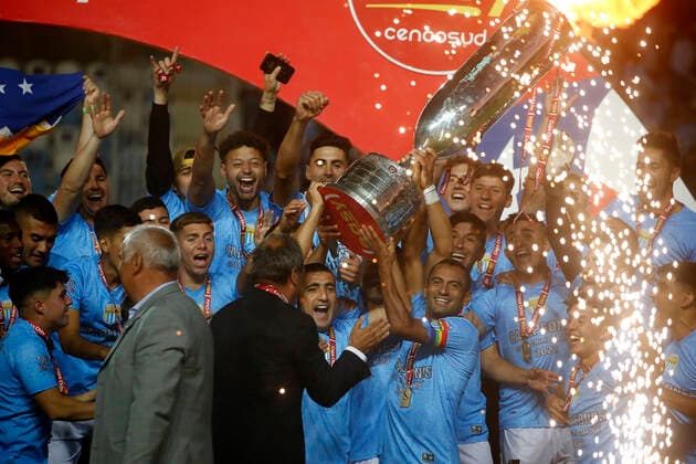 Sport Themen der Woche KW45 Sport Bilder des Tages Futbol, Union Espanola vs Magallanes. Final, Copa Chile 2022. Los jugadores de Magallanes celebran con la copa contra Union Espanola durante el partido por la Copa Chile disputado en el estadio El Teniente. Rancagua, Chile. 13 11 2022 Jonnathan Oyarzun Photosport Football, Union Espanola vs Magallanes. Final, 2022 Copa Chile. Magallanes™s players celebrates with the cup against Union Espanola during the Copa Chile match held at El Teniente stadium. Rancagua, Chile. 11 13 2022 Jonnathan Oyarzun Photosport Union Espanola vs Magallanes, Final Copa Chile 2022