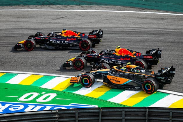04 NORRIS Lando (gbr), McLaren F1 Team MCL36, 11 PEREZ Sergio (mex), Red Bull Racing RB18, 01 VERSTAPPEN Max (nld), Red Bull Racing RB18, action during the Formula 1 Heineken Grande Premio de Sao Paulo 2022, Sao Paulo Grand Prix Grand Prix 2022, 21st round of the 2022 FIA Formula One World Championship, WM, Weltmeisterschaft from November 11 to 13, 2022 on the Interlagos Circuit, in Sao Paulo, Brazil - F1 - SAO PAULO GRAND PRIX 2022 - RACE DPPI Panoramic  20221113_G00D5675