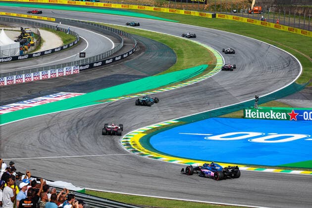 31 OCON Esteban (fra), Alpine F1 Team A522, 24 ZHOU Guanyu (chi), Alfa Romeo F1 Team ORLEN C42, action during the Formula 1 Heineken Grande Premio de Sao Paulo 2022, Sao Paulo Grand Prix Grand Prix 2022, 21st round of the 2022 FIA Formula One World Championship, WM, Weltmeisterschaft from November 11 to 13, 2022 on the Interlagos Circuit, in Sao Paulo, Brazil - F1 - SAO PAULO GRAND PRIX 2022 - RACE DPPI Panoramic  20221113_G00D5800