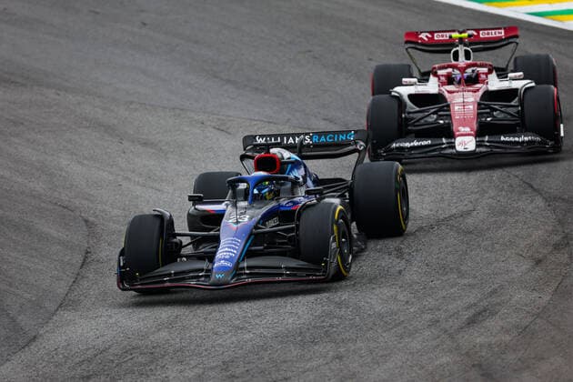 23 ALBON Alexander (tha), Williams Racing FW44, 24 ZHOU Guanyu (chi), Alfa Romeo F1 Team ORLEN C42, action during the Formula 1 Heineken Grande Premio de Sao Paulo 2022, Sao Paulo Grand Prix Grand Prix 2022, 21st round of the 2022 FIA Formula One World Championship, WM, Weltmeisterschaft from November 11 to 13, 2022 on the Interlagos Circuit, in Sao Paulo, Brazil - F1 - SAO PAULO GRAND PRIX 2022 - RACE DPPI Panoramic  20221113_GOOD5788