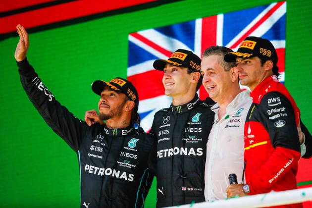 podium HAMILTON Lewis (gbr), Mercedes AMG F1 Team W13, RUSSELL George (gbr), Mercedes AMG F1 Team W13, SAINZ Carlos (spa), Scuderia Ferrari F1-75, portrait during the Formula 1 Heineken Grande Premio de Sao Paulo 2022, Sao Paulo Grand Prix Grand Prix 2022, 21st round of the 2022 FIA Formula One World Championship, WM, Weltmeisterschaft from November 11 to 13, 2022 on the Interlagos Circuit, in Sao Paulo, Brazil - F1 - SAO PAULO GRAND PRIX 2022 - RACE DPPI Panoramic  00122048__V2_2241
