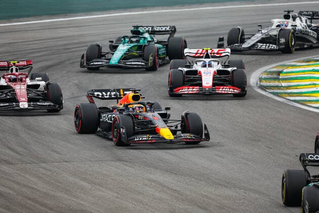 01 VERSTAPPEN Max (nld), Red Bull Racing RB18, 24 ZHOU Guanyu (chi), Alfa Romeo F1 Team ORLEN C42, 47 SCHUMACHER Mick (ger), Haas F1 Team VF-22 Ferrari, action during the Formula 1 Heineken Grande Premio de Sao Paulo 2022, Sao Paulo Grand Prix Grand Prix 2022, 21st round of the 2022 FIA Formula One World Championship, WM, Weltmeisterschaft from November 11 to 13, 2022 on the Interlagos Circuit, in Sao Paulo, Brazil - F1 - SAO PAULO GRAND PRIX 2022 - RACE DPPI Panoramic  20221113_GOOD5843