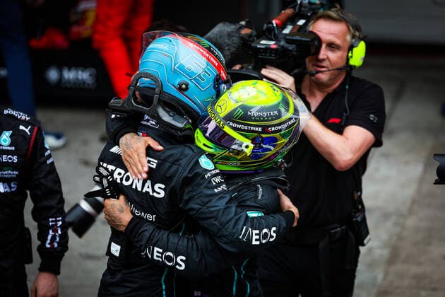 HAMILTON Lewis (gbr), Mercedes AMG F1 Team W13, RUSSELL George (gbr), Mercedes AMG F1 Team W13, portrait during the Formula 1 Heineken Grande Premio de Sao Paulo 2022, Sao Paulo Grand Prix Grand Prix 2022, 21st round of the 2022 FIA Formula One World Championship, WM, Weltmeisterschaft from November 11 to 13, 2022 on the Interlagos Circuit, in Sao Paulo, Brazil - F1 - SAO PAULO GRAND PRIX 2022 - RACE DPPI Panoramic 20221113_G00D6202