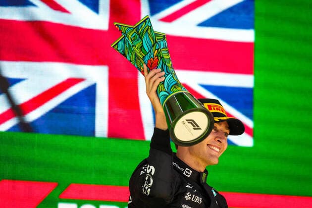 RUSSELL George (gbr), Mercedes AMG F1 Team W13, celebrating victory on the podium during the Formula 1 Heineken Grande Premio de Sao Paulo 2022, Sao Paulo Grand Prix Grand Prix 2022, 21st round of the 2022 FIA Formula One World Championship, WM, Weltmeisterschaft from November 11 to 13, 2022 on the Interlagos Circuit, in Sao Paulo, Brazil - F1 - SAO PAULO GRAND PRIX 2022 - RACE DPPI Panoramic  20221113_GOOD6052