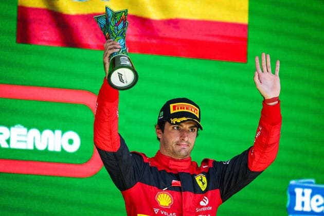 SAINZ Carlos (spa), Scuderia Ferrari F1-75, portrait podium during the Formula 1 Heineken Grande Premio de Sao Paulo 2022, Sao Paulo Grand Prix Grand Prix 2022, 21st round of the 2022 FIA Formula One World Championship, WM, Weltmeisterschaft from November 11 to 13, 2022 on the Interlagos Circuit, in Sao Paulo, Brazil - F1 - SAO PAULO GRAND PRIX 2022 - RACE DPPI Panoramic  20221113_GOOD6095