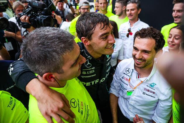 RUSSELL George (gbr), Mercedes AMG F1 Team W13, portrait celebrating victory with the team during the Formula 1 Heineken Grande Premio de Sao Paulo 2022, Sao Paulo Grand Prix Grand Prix 2022, 21st round of the 2022 FIA Formula One World Championship, WM, Weltmeisterschaft from November 11 to 13, 2022 on the Interlagos Circuit, in Sao Paulo, Brazil - F1 - SAO PAULO GRAND PRIX 2022 - RACE DPPI Panoramic  20221113_GOOD6311
