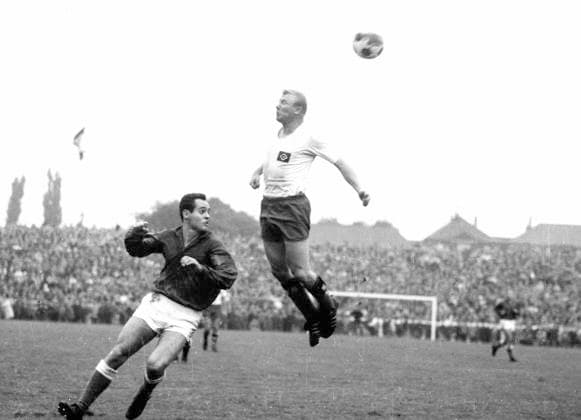 1 matchday football Bundesliga Preussen Muenster Hamburger SV 1 1 24 08 1963 1inks Manfred Pohlschmidt Muenster , top Dieter Seeler HSV HM