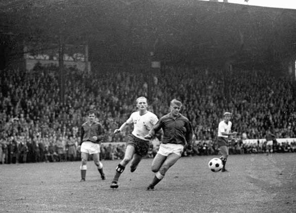 1 Matchday Football Bundesliga Preussen Muenster Hamburger SV 1 1 24 08 1963 Werner Lungwitz Muenster action before Peter Wulf Hamburger SV HM