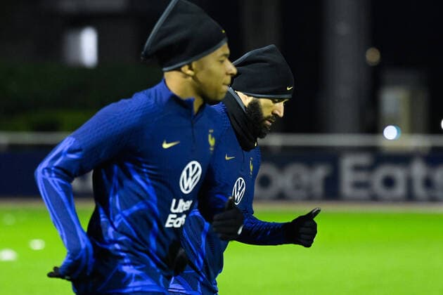 Karim Benzema ( France ) - Kylian Mbappe ( 10 - France ) - FOOTBALL : Entrainemente de l equipe de France au CNF - Clairefontaine - 15 11 2022 FedericoPestellini Panoramic 