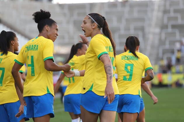 November 15, 2022, Sao Paulo, Brazil: Soccer Match between the teams from Brazil and Canada, held at Neo Quimica Arena Stadium, in Sao Paulo, in a preparatory confrontation for the Women s Soccer World Cup, scheduled for 2023. The Brazilian Women s Soccer Team won the match by score of 2-1, with goals scored by Bia Zaneratto and Aninha.  Copyright: xLecoxVianax