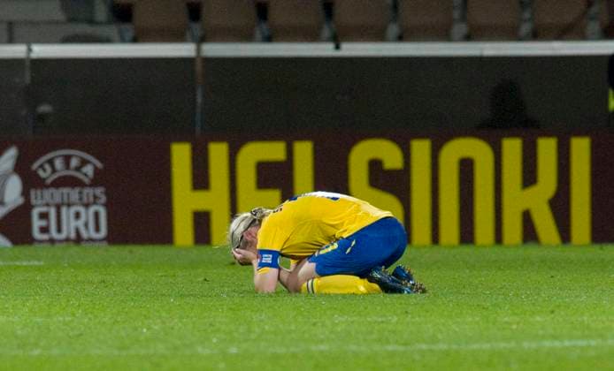 HELSINGFORS 20090904 The Swedish womens football team lost to Norway in the European Championship quarter-finals by 3 1 at the football stadium in Helsinki on Friday evening In the picture Victoria Sandell Svensson is standing Photo Jonas Ekströmer SCANPIX code 10030 Image free for subscribers with SPORTPAKETET For others PAID PICTURE HELSINGFORS FINLAND x10030x  Copyright: xJONASxEKSTRÖMERx xTTx DAM-EM 2009 SWE-NOR 11