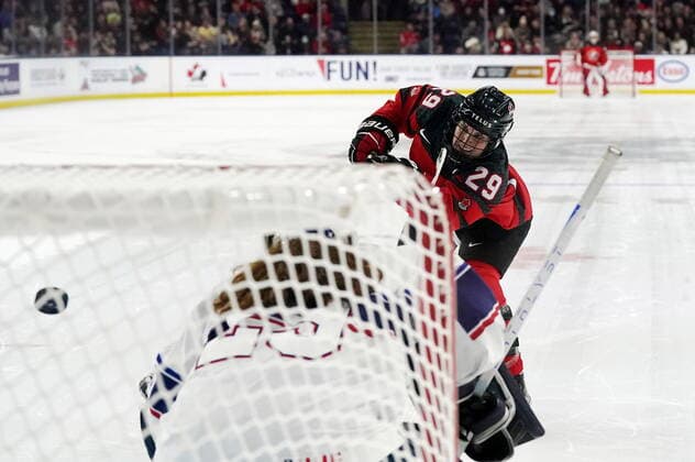 November 15, 2022, Kelowna, BC, Canada: Canada s Marie-Philip Poulin (29) misses against United States goaltender Nicole Hensley (29) during shootout Rivalry Series hockey action in Kelowna, B.C., Tuesday, Nov. 15, 2022. Canada News - November 15, 2022  - ZUMAc35_ 20221115_zaf_c35_203 Copyright: xJessexJohnstonx