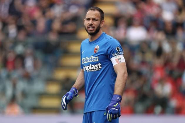 Mandatory Credit: Photo by Francesco Scaccianoce LiveMedia Shutterstock (12919283ab) Nicola Leali (Ascoli Calcio 1898) looks on Italian soccer Serie B match US Cremonese vs Ascoli Calcio, Stadio Giovanni Zini, Cremona, Italy - 30 Apr 2022 Italian soccer Serie B match US Cremonese vs Ascoli Calcio, Stadio Giovanni Zini, Cremona, Italy - 30 Apr 2022  Copyright: xFrancescoxScaccianoce LiveMedia Shutterstockx 12919283ab
