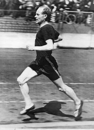 ARKIV ODATERAD BILD. Finske löparkungen Paavo Nurmi i aktion. x194x *** ARCHIVED IMAGE Finnish runner Paavo Nurmi in action x194x  Copyright: xPressensxBildx PAAVO NURMI