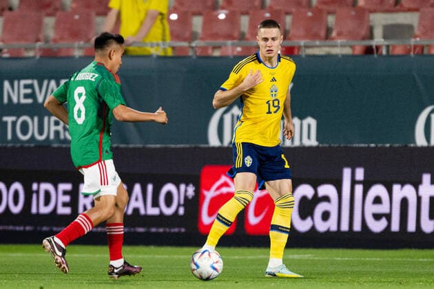 221116 Carlos Rodriguez of Mexico and Mattias Svanberg of Sweden during the international friendly football match between Mexico and Sweden on November 16, 2022 in Girona Photo Ludvig Thunman BILDBYRAN code LT LT0441 football football soccer football training country international friendly Mexico Sweden Sweden Sweden a bbeng,  Copyright: LUDVIGxTHUNMAN BB221116LT026