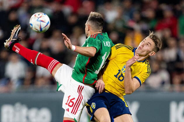 221116 Hector Herrera of Mexico and Viktor Gyökeres of Sweden during the international friendly football match between Mexico and Sweden on November 16, 2022 in Girona Photo Ludvig Thunman BILDBYRAN code LT LT0441 football football soccer football training country international friendly Mexico Sweden Sweden Sweden a bbeng,  Copyright: LUDVIGxTHUNMAN BB221116LT032
