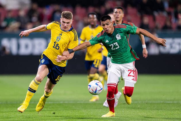 221116 Viktor Gyökeres of Sweden and Jesus Gallardo of Mexico during the international friendly football match between Mexico and Sweden on November 16, 2022 in Girona Photo Ludvig Thunman BILDBYRAN code LT LT0441 football football soccer football training country international friendly Mexico Sweden Sweden Sweden a bbeng,  Copyright: LUDVIGxTHUNMAN BB221116LT042