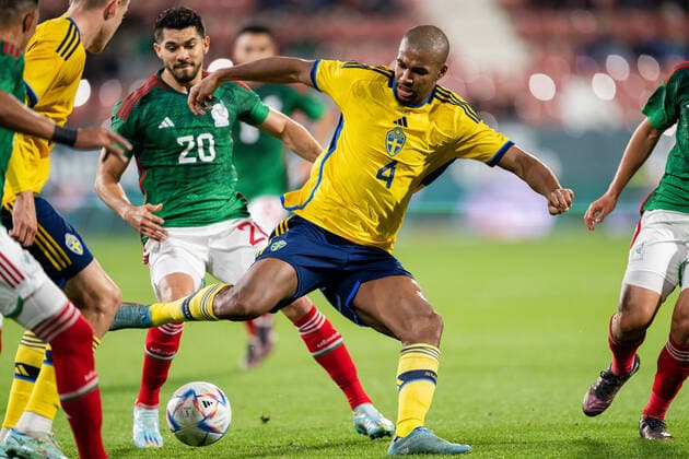 221116 Isak Hien of Sweden during the international friendly football match between Mexico and Sweden on November 16, 2022 in Girona Photo Ludvig Thunman BILDBYRAN code LT LT0441 football football soccer fotball training country international friendly Mexico Sweden Sweden Sweden a bbeng,  Copyright: LUDVIGxTHUNMAN BB221116LT056