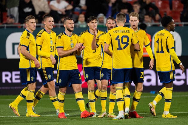 221116 Viktor Gyökeres , Emil Holm , Jesper Karlström , Victor Nilsson Lindelöf , Marcus RohdÃ n, Mattias Svanberg , Samuel Gustafson and Anthony Elanga of Sweden celebrate the 0 1 goal during the international friendly football match between Mexico and Sweden on November 16, 2022 in Girona Photo Ludvig Thunman BILDBYRAN code LT LT0441 football football soccer football training international friendly mexico sweden sweden sweden a bbeng jubel,  Copyright: LUDVIGxTHUNMAN BB221116LT085