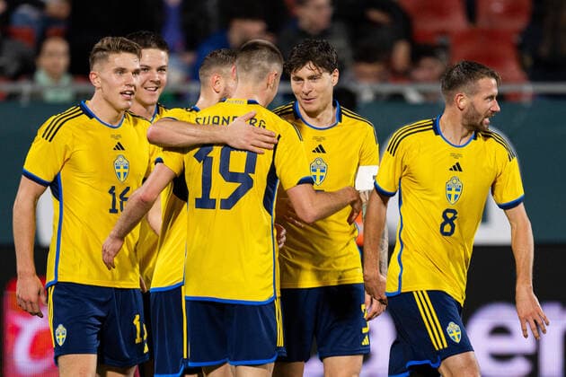 221116 Viktor Gyökeres , Emil Holm , Jesper Karlström , Victor Nilsson Lindelöf, Mattias Svanberg and Marcus RohdÃ n of Sweden celebrate the 0 1 goal during the international friendly football match between Mexico and Sweden on November 16, 2022 in Girona Photo Ludvig Thunman BILDBYRAN code LT LT0441 football football soccer fotball international friendly international friendly mexico sweden sweden sweden a bbeng jubel,  Copyright: LUDVIGxTHUNMAN BB221116LT086