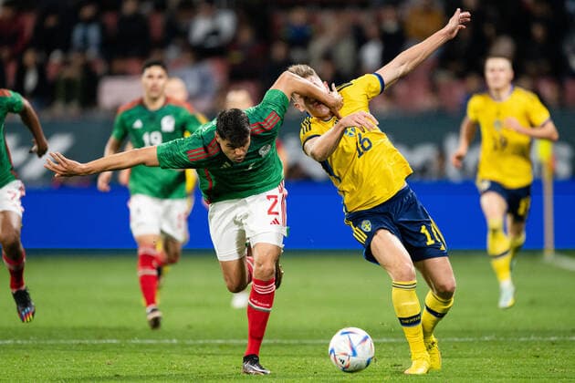 221116 Nestor Araujo of Mexico and Viktor Gyökeres of Sweden during the international friendly football match between Mexico and Sweden on November 16, 2022 in Girona Photo Ludvig Thunman BILDBYRAN code LT LT0441 football football soccer football training country international friendly Mexico Sweden Sweden Sweden a bbeng,  Copyright: LUDVIGxTHUNMAN BB221116LT107