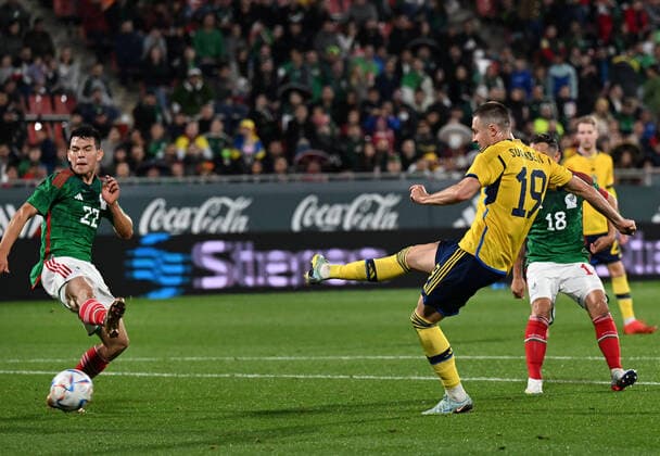 GIRONA 20221116 Swedens Mattias Svanberg scores the winning goal 2 1 during the international match between Sweden and Mexico at Estadi Montilivi in Girona GIRONA SPAIN FOOTBALL x9200x,  Copyright: xBjörnxLarssonxRosvall TTx LANDSKAMP SVERIGE-MEXIKO