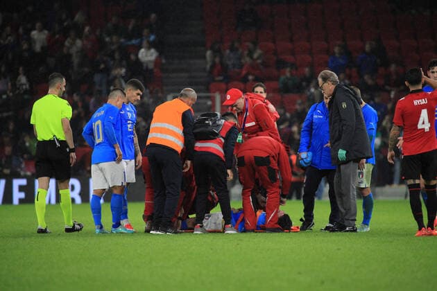 Sandro Tonali of Italy leaving the field after injury during the football friendly football game between the national teams of Albania and Italy, at Air Albania Stadium on 16 November 2022, Tirana, Albania. Photo Nderim Kaceli  Copyright: xNderimxKacelix xipa-agency.netx xLivexMediax 0 IPA_IPA34537095