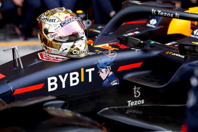 Helmet of 1 Max Verstappen NLD, Oracle Red Bull Racing , F1 Grand Prix of Abu Dhabi at Yas Marina Circuit on November 17, 2022 in Abu Dhabi, United Arab Emirates Photo by HOCH ZWEI Abu Dhabi United Arab Emirates