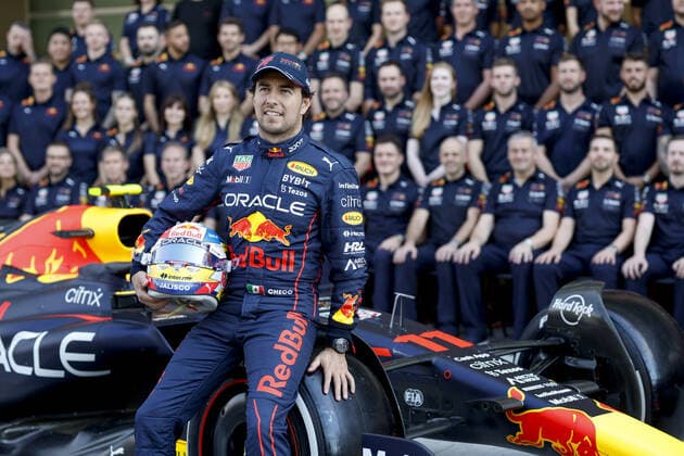 PEREZ Sergio (mex), Red Bull Racing RB18, portrait during the Formula 1 Etihad Airways Abu Dhabi Grand Prix 2022, 22nd round of the 2022 FIA Formula One World Championship, WM, Weltmeisterschaft from November 18 to 20, 2022 on the Yas Marina Circuit, in Yas Island, Abu Dhabi - F1 - ABU DHABI GRAND PRIX 2022 DPPI Panoramic  F12022GP22ARE_JK198754