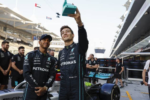 HAMILTON Lewis (gbr), Mercedes AMG F1 Team W13, RUSSELL George (gbr), Mercedes AMG F1 Team W13, portrait during the Formula 1 Etihad Airways Abu Dhabi Grand Prix 2022, 22nd round of the 2022 FIA Formula One World Championship, WM, Weltmeisterschaft from November 18 to 20, 2022 on the Yas Marina Circuit, in Yas Island, Abu Dhabi - F1 - ABU DHABI GRAND PRIX 2022 DPPI Panoramic  F12022GP22ARE_JK200076