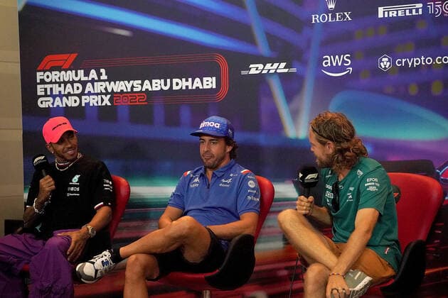 FORMULA 1 ETIHAD AIRWAYS ABU DHABI GRAND PRIX 2022 17 11 2022, Yas Marina Circuit, Abu Dhabi, FORMULA 1 ETIHAD AIRWAYS ABU DHABI GRAND PRIX 2022 , in picture Lewis Hamilton GBR , Mercedes AMG Petronas Formula One Team, Fernando Alonso ESP , Alpine F1 Team, Sebastian Vettel DEU , Aston Martin Aramco Cognizant Formula One Team nordphotoxGmbHx xBratic nph00250