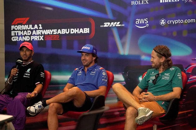 FORMULA 1 ETIHAD AIRWAYS ABU DHABI GRAND PRIX 2022 17 11 2022, Yas Marina Circuit, Abu Dhabi, FORMULA 1 ETIHAD AIRWAYS ABU DHABI GRAND PRIX 2022 , in picture Lewis Hamilton GBR , Mercedes AMG Petronas Formula One Team, Fernando Alonso ESP , Alpine F1 Team, Sebastian Vettel DEU , Aston Martin Aramco Cognizant Formula One Team nordphotoxGmbHx xBratic nph00250