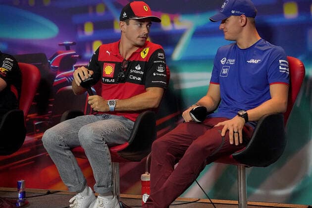 FORMULA 1 ETIHAD AIRWAYS ABU DHABI GRAND PRIX 2022 17 11 2022, Yas Marina Circuit, Abu Dhabi, FORMULA 1 ETIHAD AIRWAYS ABU DHABI GRAND PRIX 2022 , in picture Charles Leclerc MCO , Scuderia Ferrari, Mick Schumacher DEU , Haas F1 Team nordphotoxGmbHx xBratic nph00250