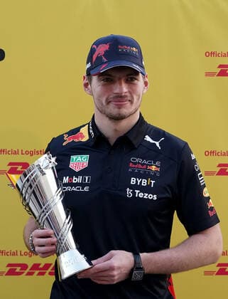 FORMULA 1 ETIHAD AIRWAYS ABU DHABI GRAND PRIX 2022 17 11 2022, Yas Marina Circuit, Abu Dhabi, FORMULA 1 ETIHAD AIRWAYS ABU DHABI GRAND PRIX 2022 , in picture Max Verstappen NEL , Oracle Red Bull Racing gets the award for the fastest pit stop of the season nordphotoxGmbHx xBratic nph00250