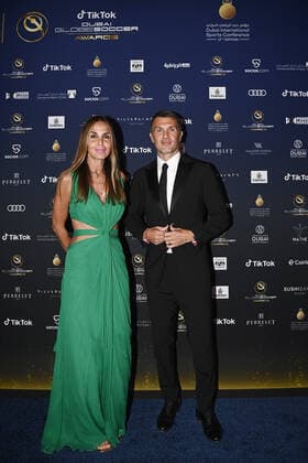 Foto Fabio Ferrari LaPresse - 17 Novembre 2022 - Dubai, Emirati Arabi Uniti - - Calcio -17ma edizione di Dubai International Sports Conference - Globe Soccer Awards 2022. Nella foto: Paolo Maldini e la moglie Adriana Fossa November 17, 2022 Dubai, United Arab Emirates - sport - Soccer - 17th edition of the Dubai International Sports Conference - Globe Soccer Awards 2022. In the pic: Paolo Maldini and his wife Adriana Fossa  Copyright: xFabioxFerrari LaPressex