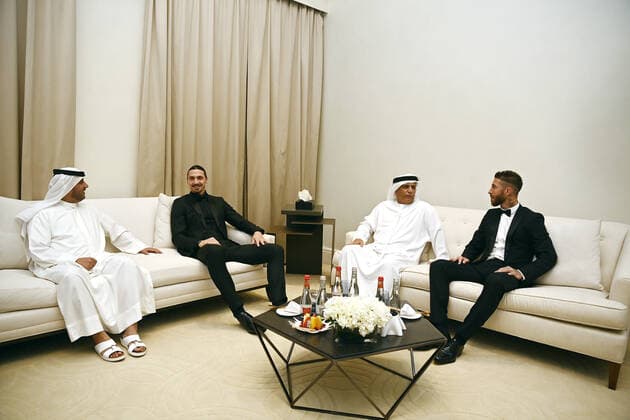 Foto Fabio Ferrari LaPresse - 17 Novembre 2022 - Dubai, Emirati Arabi Uniti - - Calcio -17ma edizione di Dubai International Sports Conference - Globe Soccer Awards 2022. Nella foto: Zlatan Ibrahimovic e Sergio Ramos November 17, 2022 Dubai, United Arab Emirates - sport - Soccer - 17th edition of the Dubai International Sports Conference - Globe Soccer Awards 2022. In the pic: Zlatan Ibrahimovic and Sergio Ramos  Copyright: xFabioxFerrari LaPressex