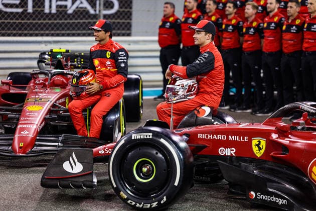 SAINZ Carlos (spa), Scuderia Ferrari F1-75, LECLERC Charles (mco), Scuderia Ferrari F1-75, portrait during the Formula 1 Etihad Airways Abu Dhabi Grand Prix 2022, 22nd round of the 2022 FIA Formula One World Championship, WM, Weltmeisterschaft from November 18 to 20, 2022 on the Yas Marina Circuit, in Yas Island, Abu Dhabi - F1 - ABU DHABI GRAND PRIX 2022 DPPI Panoramic  20221117_GOOD6996