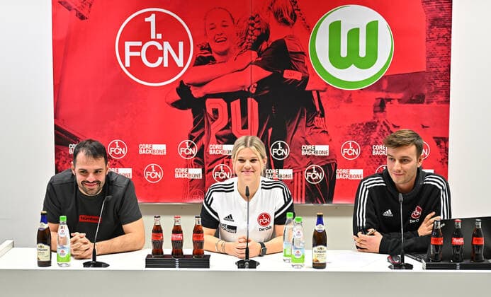 17 11 2022 1 FC Nuremberg FCN club womens media appointment press conference in advance of the womens DFB Cup match give the VfL Wolfsburg podium from left Osman Cankaya coach 1 FC Nuremberg FCN Lea Paulick 1, 1 FC Nuremberg FCN Maximilian Prasuhn press office FCN