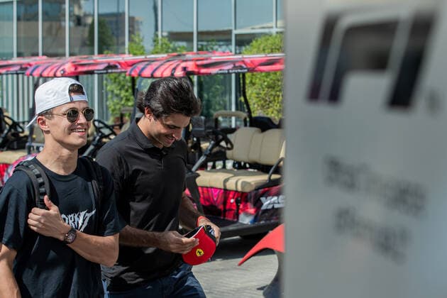 Abu Dhabi F1 GP 2022 - Thursday Lando Norris of Great Britain and McLaren F1 Team driver and his friend Carlos Sainz of Spain and Scuderia Ferrari driver arrives to the paddock during the media day at Formula 1 Etihad Airways Abu Dhabi Grand Prix on Nov 17, 2022 in Yas Marina Circuit, Abu Dhabi, UAE. Abu Dhabi United Arab Emirates  Copyright: xRobertxSzaniszlox originalFilename:szaniszlo-notitle221117_npbST.jpg