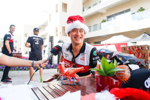 ZHOU Guanyu (chi), Alfa Romeo F1 Team ORLEN C42, portrait during the Formula 1 Etihad Airways Abu Dhabi Grand Prix 2022, 22nd round of the 2022 FIA Formula One World Championship, WM, Weltmeisterschaft from November 18 to 20, 2022 on the Yas Marina Circuit, in Yas Island, Abu Dhabi - F1 - ABU DHABI GRAND PRIX 2022 DPPI Panoramic  00122049__V2_2845