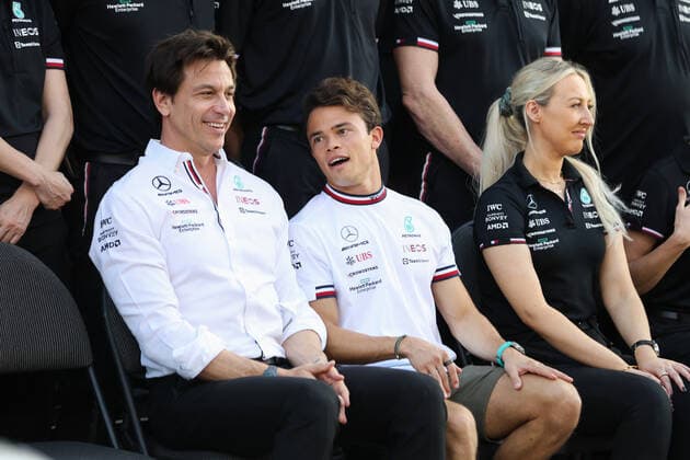 WOLFF Toto (aut), Team Principal & CEO of Mercedes AMG F1 Team, DE VRIES Nyck (ned), Reserve Driver of Mercedes AMG F1 Team, portrait during the Formula 1 Etihad Airways Abu Dhabi Grand Prix 2022, 22nd round of the 2022 FIA Formula One World Championship, WM, Weltmeisterschaft from November 18 to 20, 2022 on the Yas Marina Circuit, in Yas Island, Abu Dhabi - F1 - ABU DHABI GRAND PRIX 2022 DPPI Panoramic  00122049_AV6_5227