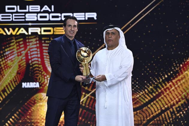 Foto Fabio Ferrari LaPresse - 17 Novembre 2022 - Dubai, Emirati Arabi Uniti - - Calcio -17ma edizione di Dubai International Sports Conference - Globe Soccer Awards 2022. Nella foto: Unai Emery - Coach career award November 17, 2022 Dubai, United Arab Emirates - sport - Soccer - 17th edition of the Dubai International Sports Conference - Globe Soccer Awards 2022. In the pic: Unai Emery - Coach career award  Copyright: xFabioxFerrari LaPressex