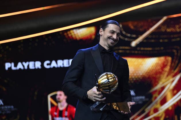 Foto Fabio Ferrari LaPresse - 17 Novembre 2022 - Dubai, Emirati Arabi Uniti - - Calcio -17ma edizione di Dubai International Sports Conference - Globe Soccer Awards 2022. Nella foto: Zlatan Ibrahimovic - Player Career Award November 17, 2022 Dubai, United Arab Emirates - sport - Soccer - 17th edition of the Dubai International Sports Conference - Globe Soccer Awards 2022. In the pic: Zlatan Ibrahimovic - Player Career Award  Copyright: xFabioxFerrari LaPressex