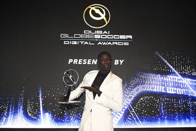 Foto Fabio Ferrari LaPresse - 17 Novembre 2022 - Dubai, Emirati Arabi Uniti - - Calcio -17ma edizione di Dubai International Sports Conference - Globe Soccer Awards 2022. Nella foto: Khaby Lame - Best football social media influencer November 17, 2022 Dubai, United Arab Emirates - sport - Soccer - 17th edition of the Dubai International Sports Conference - Globe Soccer Awards 2022. In the pic: Khaby Lame - Best football social media influencer  Copyright: xFabioxFerrari LaPressex