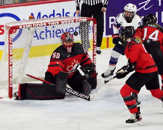 Eishockey, Frauen Länderspiel, Kanada - USA November 17, 2022, Kamloops, BC, Canada: Canada goaltender Kristen Campbell (50) makes a save as United States Kendall Coyne Schofield (26), and Canada s Jessie Eldridge (9) and Renata Fast (14) look for the puck during second period Rivalry Series hockey action in Kamloops, B.C., Thursday, Nov. 17, 2022. Canada News - November 17, 2022 - ZUMAc35_ 20221117_zaf_c35_153 Copyright: xJessexJohnstonx