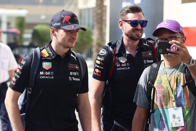 F1 Abu Dhabi Grand Prix Practice Max Verstappen of Red Bull Racing arrives the circuit before the practice ahead the Formula 1 Abu Dhabi Grand Prix at Yas Marina Circuit in Abu Dhabi, United Arab Emirates on November 18, 2022. Abu Dhabi United Arab Emirates  Copyright: xJakubxPorzyckix originalFilename:porzycki-f1abudha221118_npucH.jpg